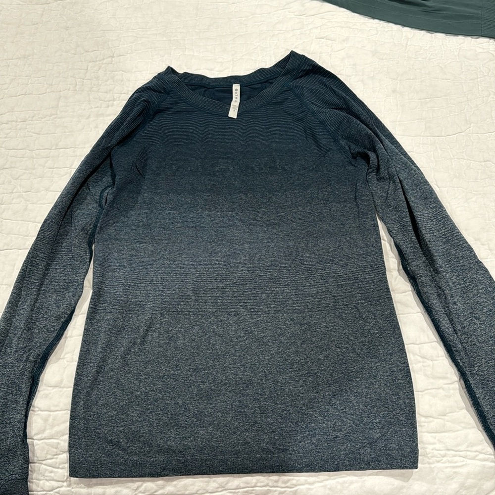 Athleta Ombre Blue running long sleeve size small
